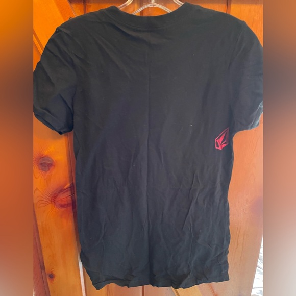 Volcom women’s t-shirt. Juniors X-Large. Black & red. Excellent condition - Picture 4 of 4